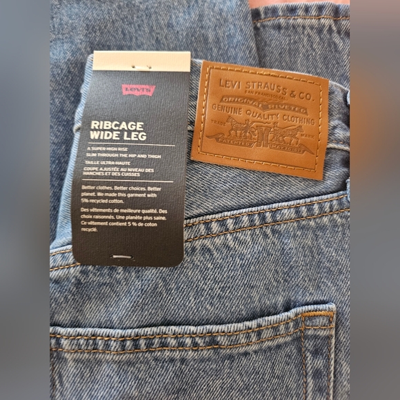 Levi's Ribcage Wide Leg - Picture 2 of 12